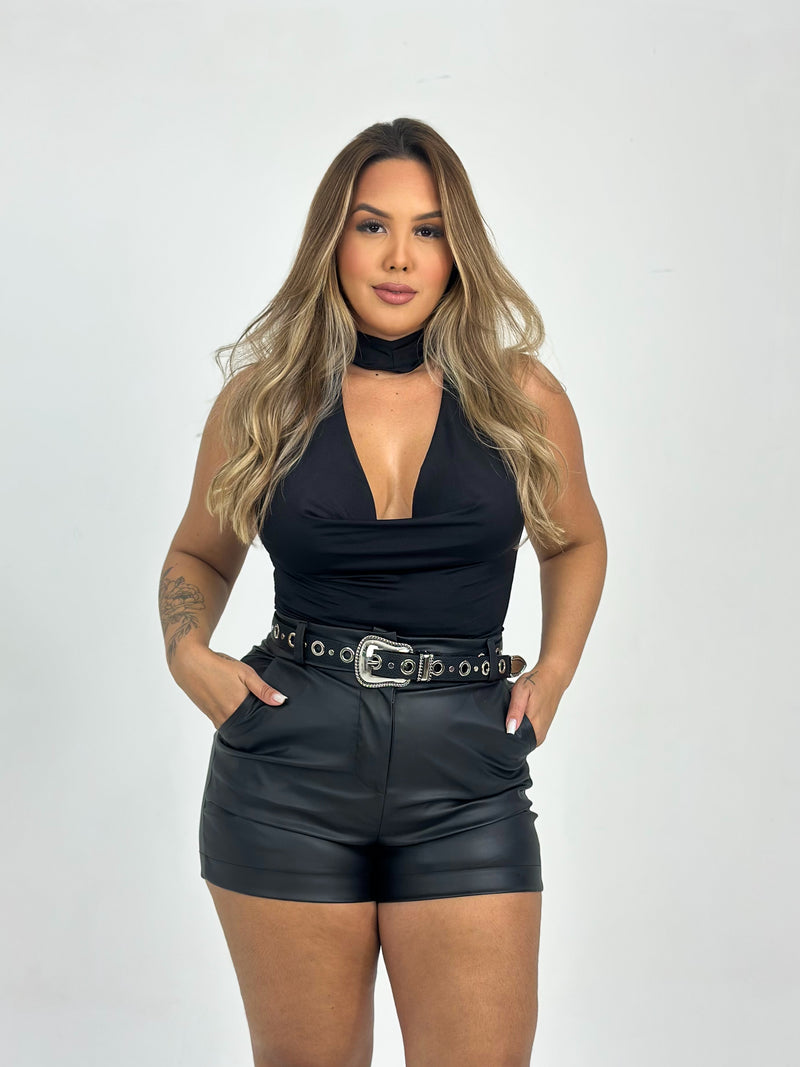 Short couro